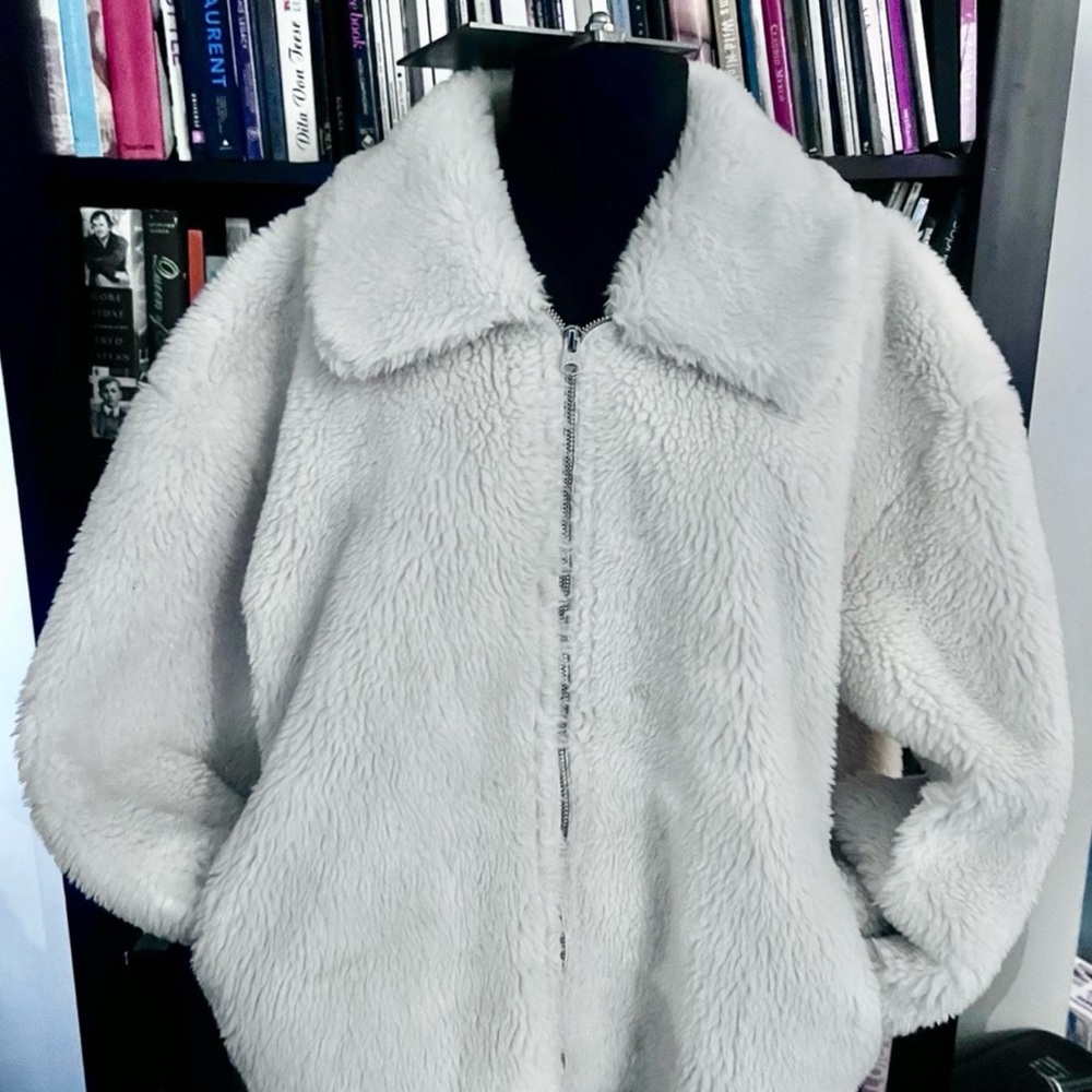 Abercrombie & Fitch Cream Teddy Jacket mint condition SCHELL
100
LEATHER